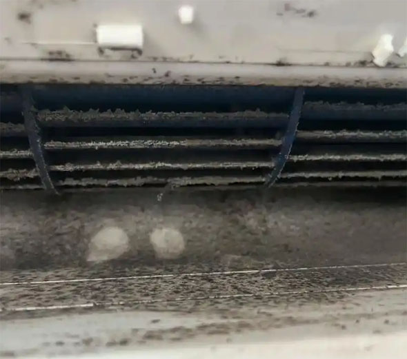 达日空调吹的风有股烧焦味是怎么回事